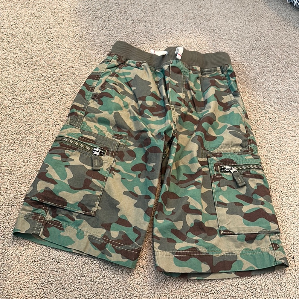 NWT Hanna Andersson Camo Cargo Shorts - Size 140/10